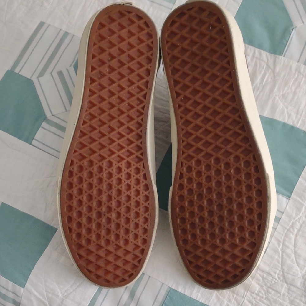 Vans White and Red Sneakers - Picture 4 of 5